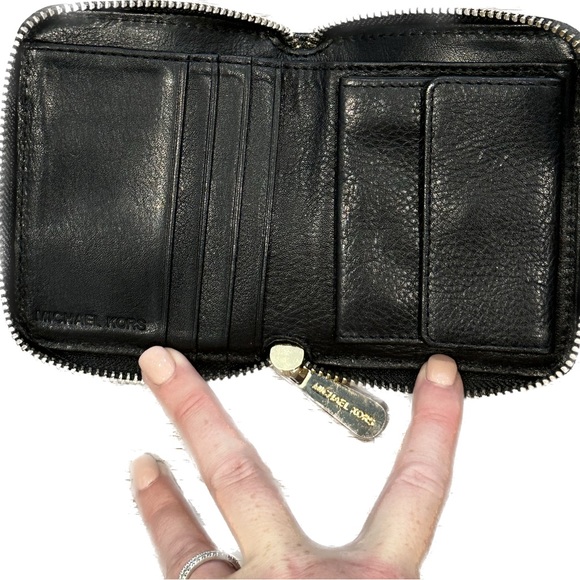 Michael kors wallet - Picture 2 of 2